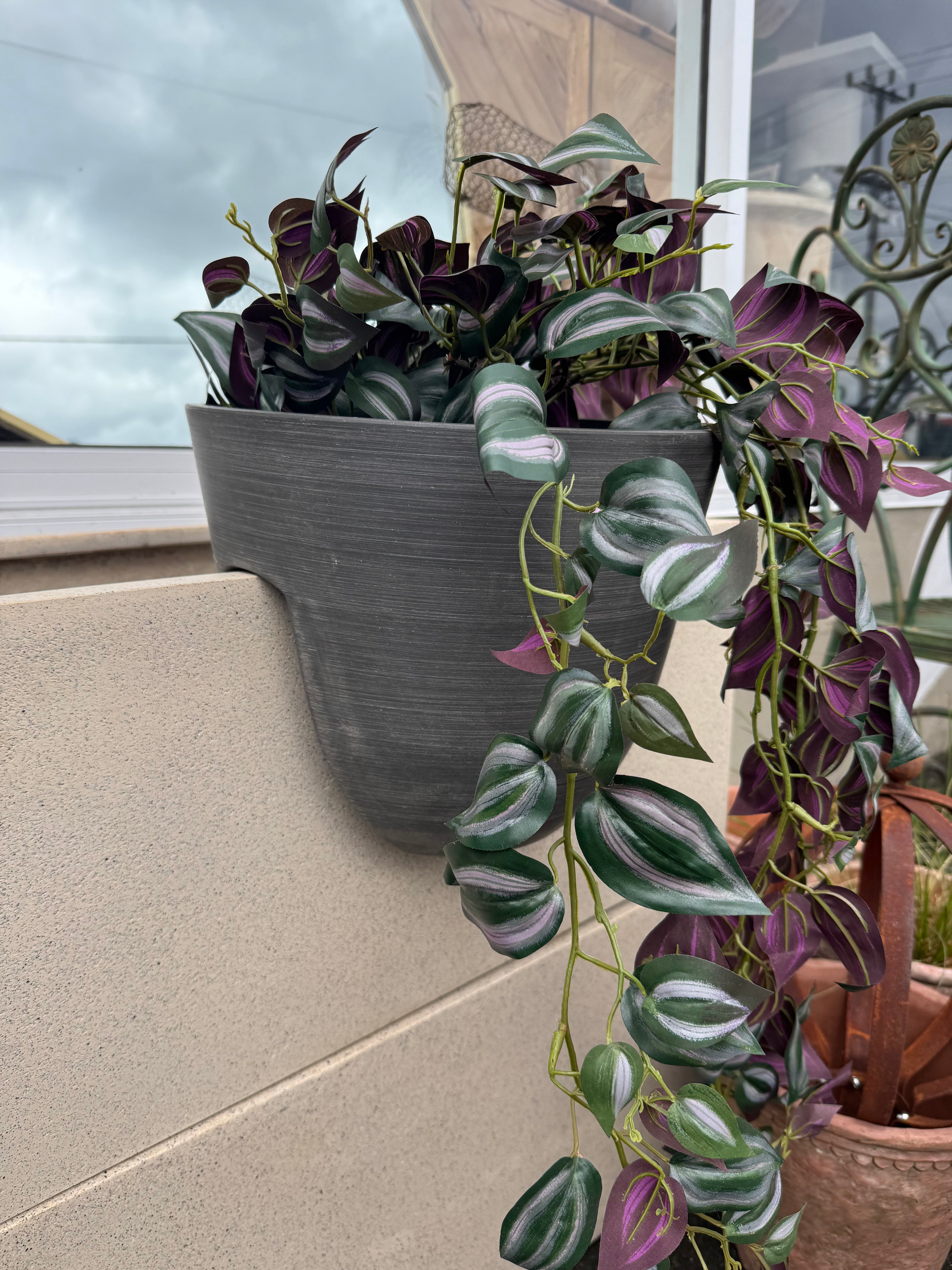 Pot - balcony/railing pot. Grey recycled composite.