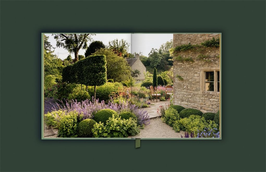 Book - Diary of an English Garden by Paul Bangay