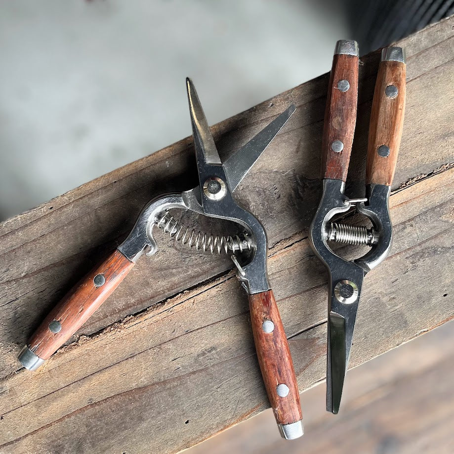 Flower Snips Redwood Handle