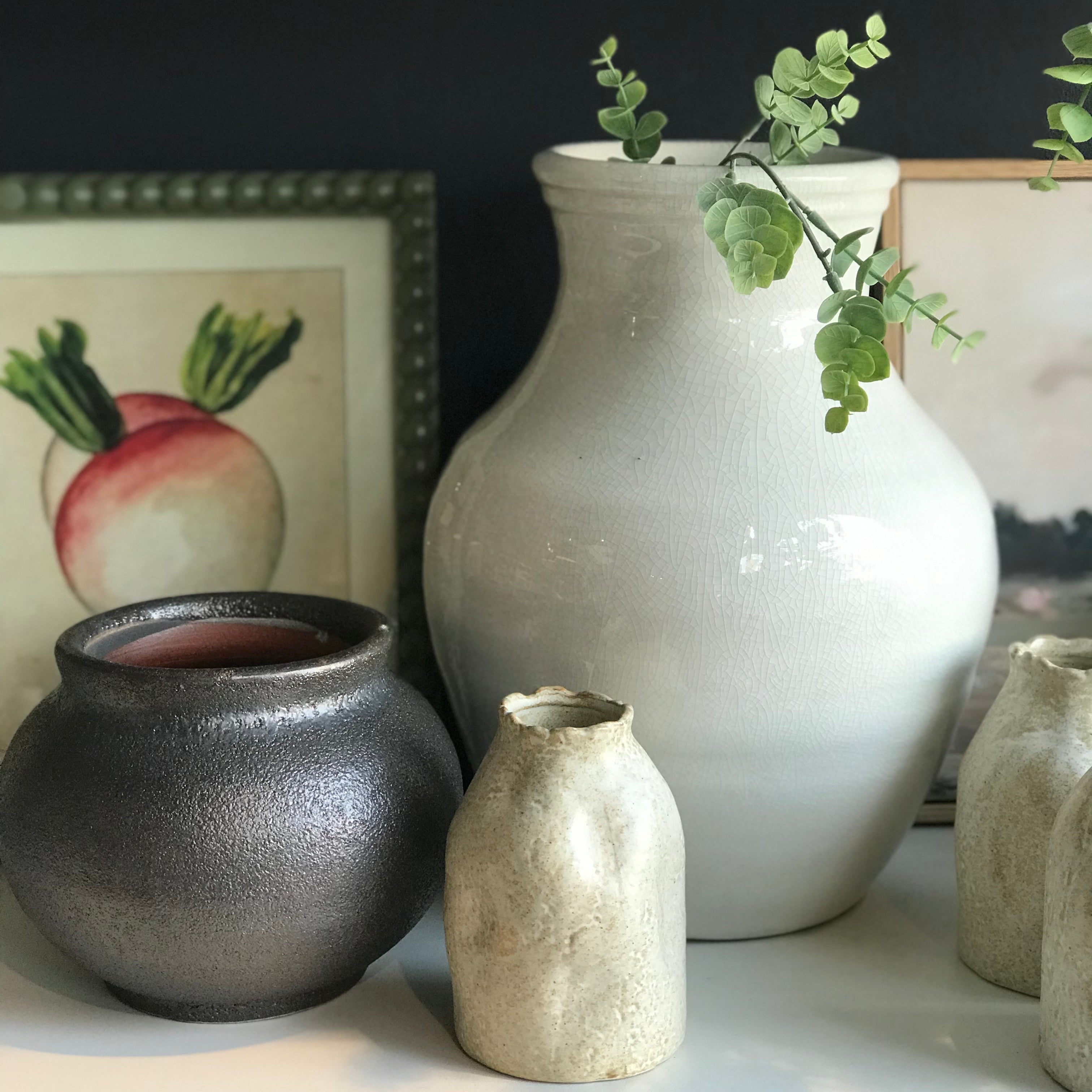 Urn-shaped Vase with White Crackle Glaze