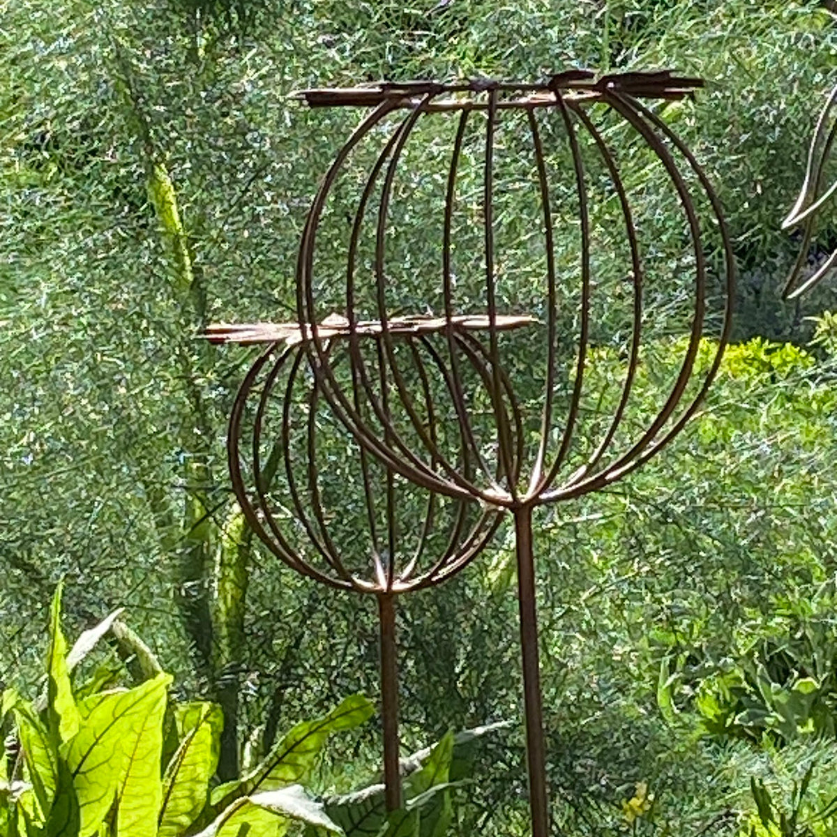 Poppy Head Stake Rusty