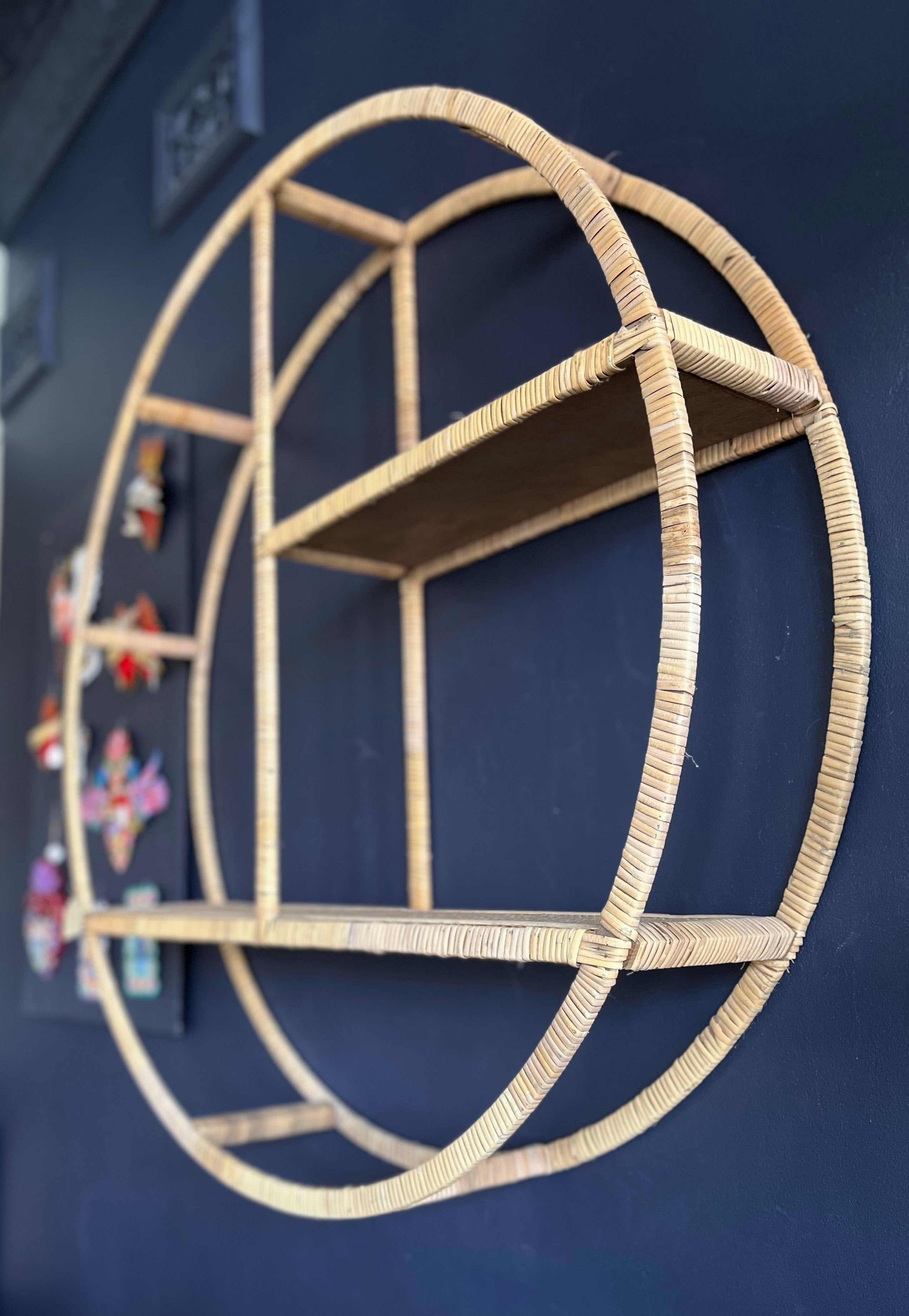 Wall Shelf - Round - Rattan