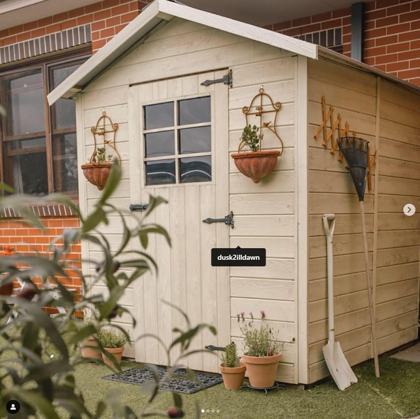 Jolie PETIT CHATEAU Premium Paint Shed