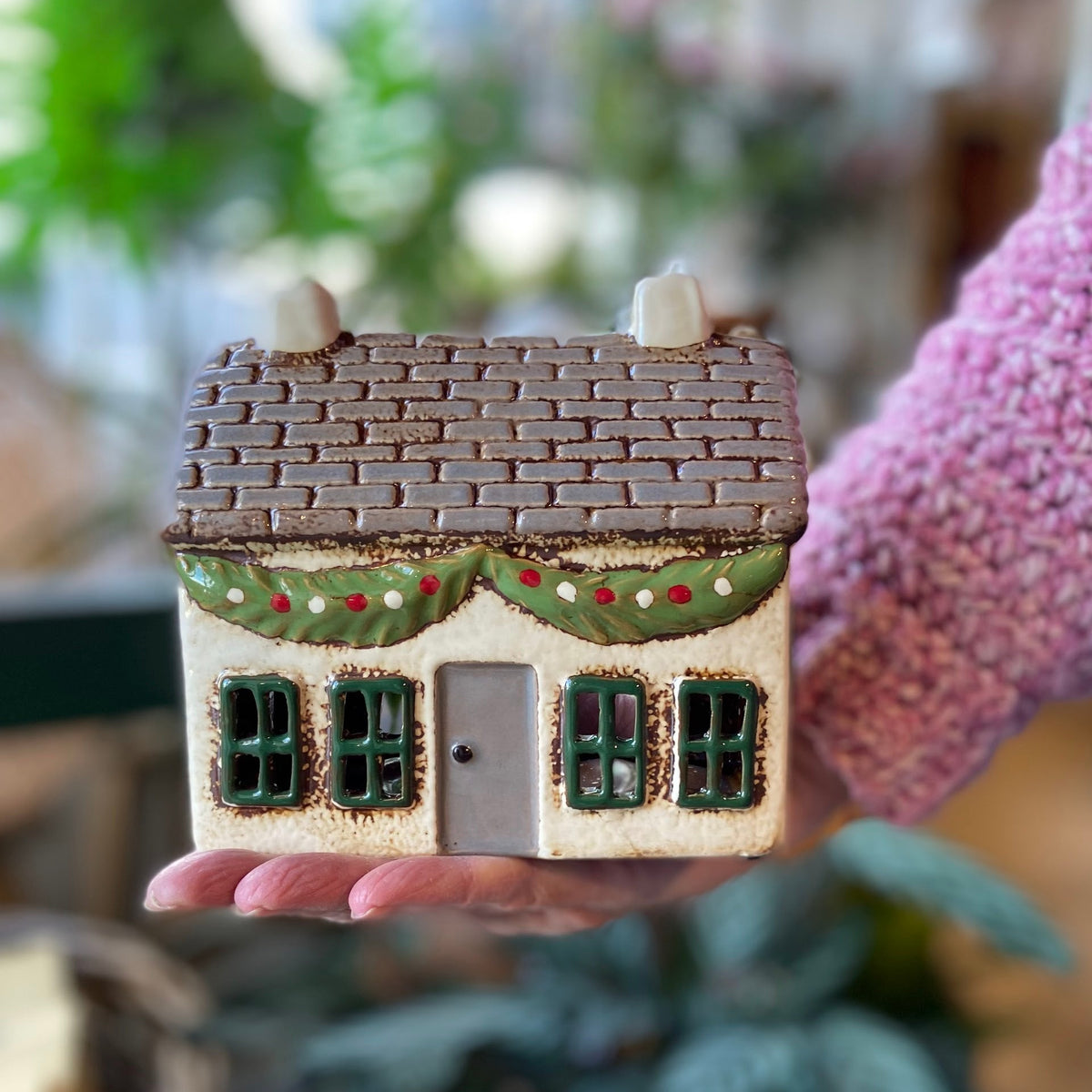 Tealight Cottage Small with Swag