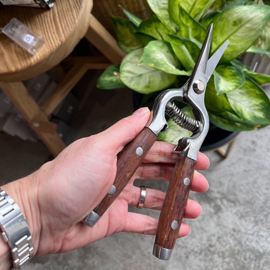 Flower Snips Redwood Handle
