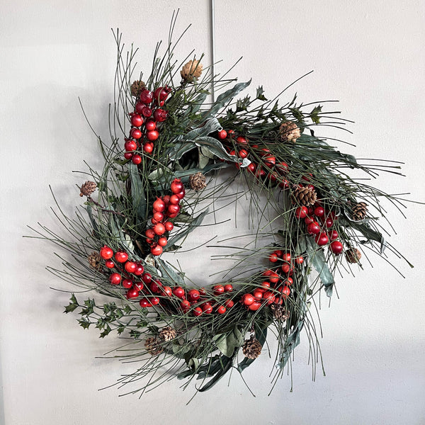 Christmas Wreath - red berries & pinecones