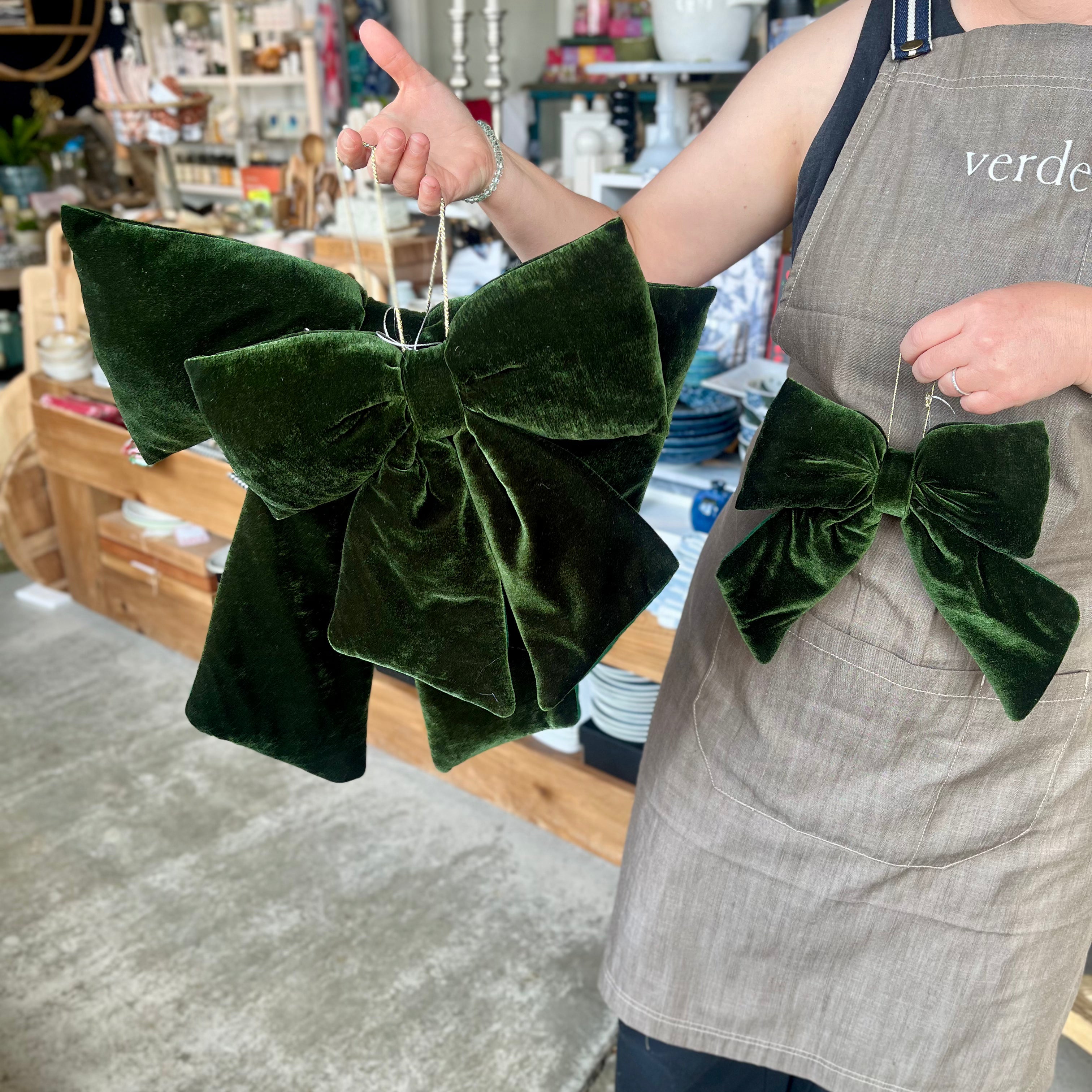 Hanging Bow Velvet Dark Green - 3 Sizes