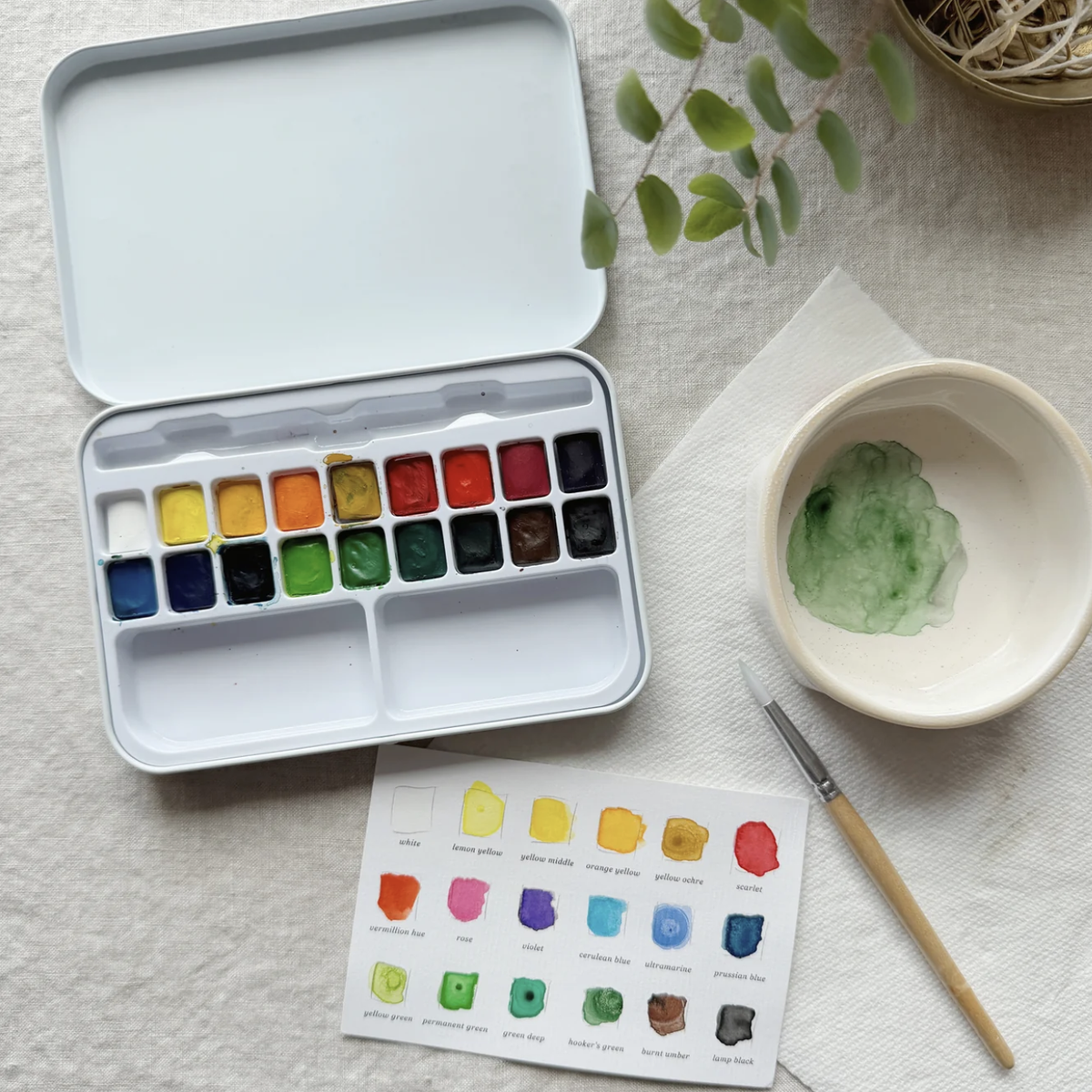 Watercolour paint set - 18 colours with brush